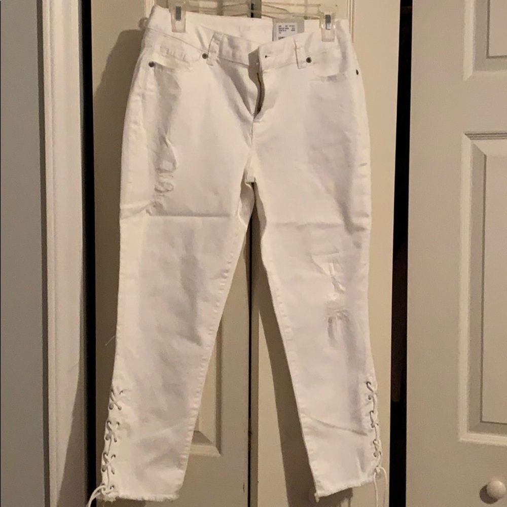 White capris